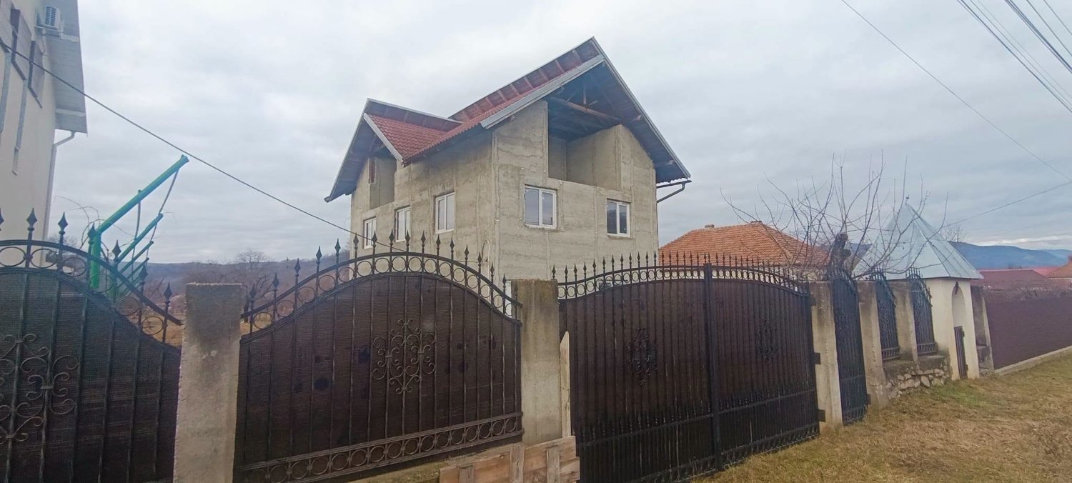 vila-de-vanzare-cu-1000-mp-teren-in-albestii-de-arges-big-3