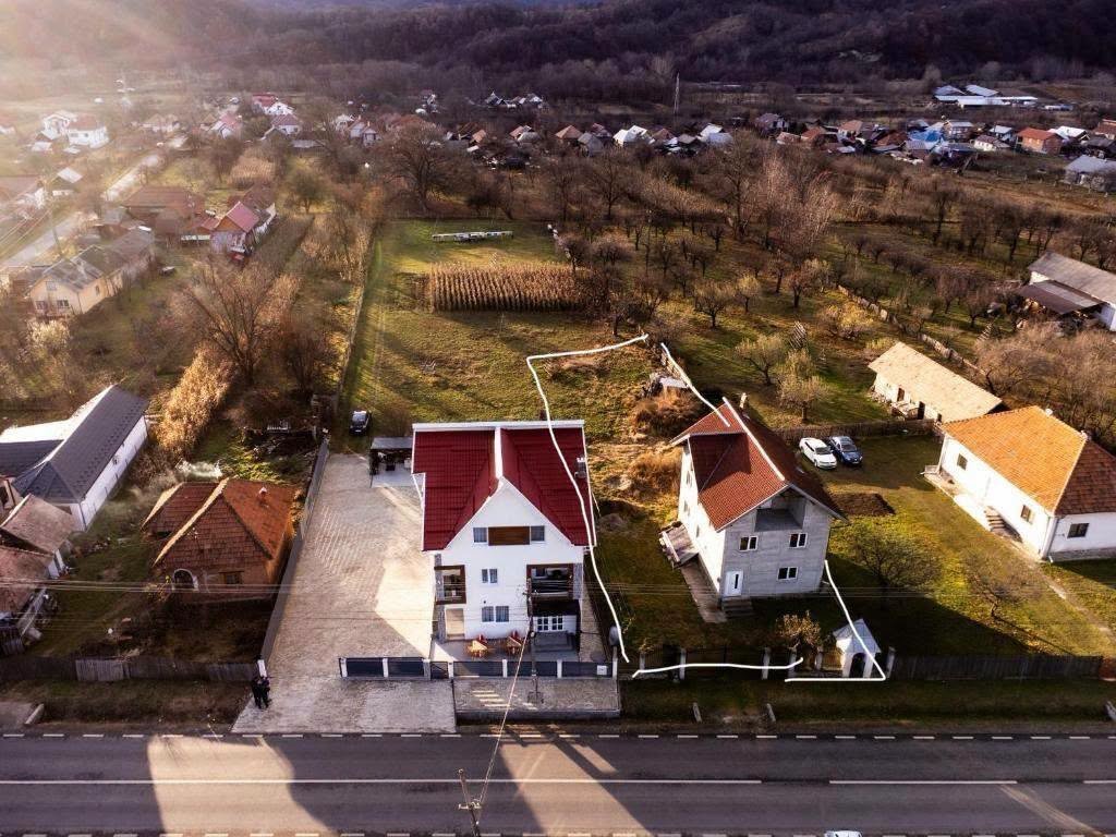 vila-de-vanzare-cu-1000-mp-teren-in-albestii-de-arges-big-0