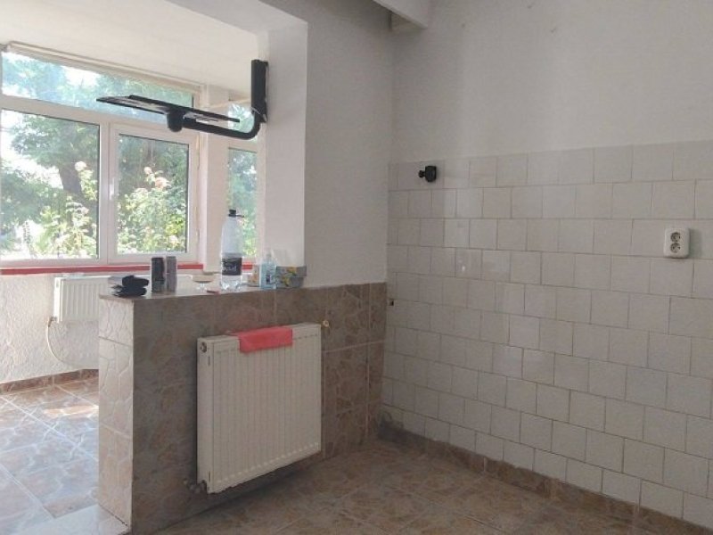 de-vanzare-apartament-central-in-curtea-de-arges-langa-manastire-small-2