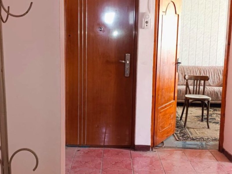 apartament-cu-2-camere-de-vanzare-curtea-de-arges-zona-confectii-small-3