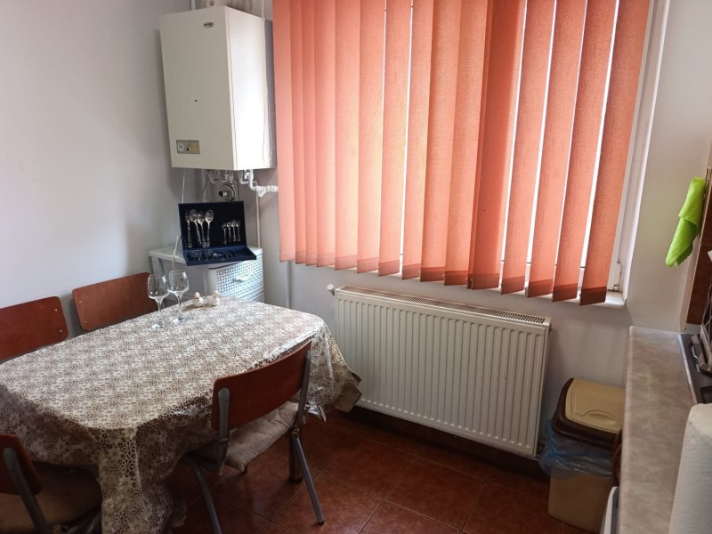apartament-3-camere-de-vanzare-in-curtea-de-arges-zona-episcop-nichita-small-3