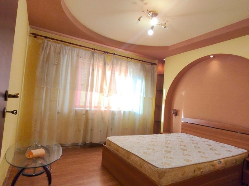 de-inchiriat-apartament-3-camere-confarg-curtea-de-arges-small-3