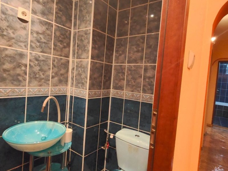 de-inchiriat-apartament-3-camere-confarg-curtea-de-arges-small-1