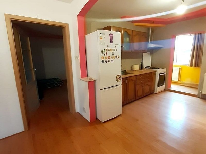 apartament-cu-3-camere-de-vanzare-curtea-de-arges-central-small-2