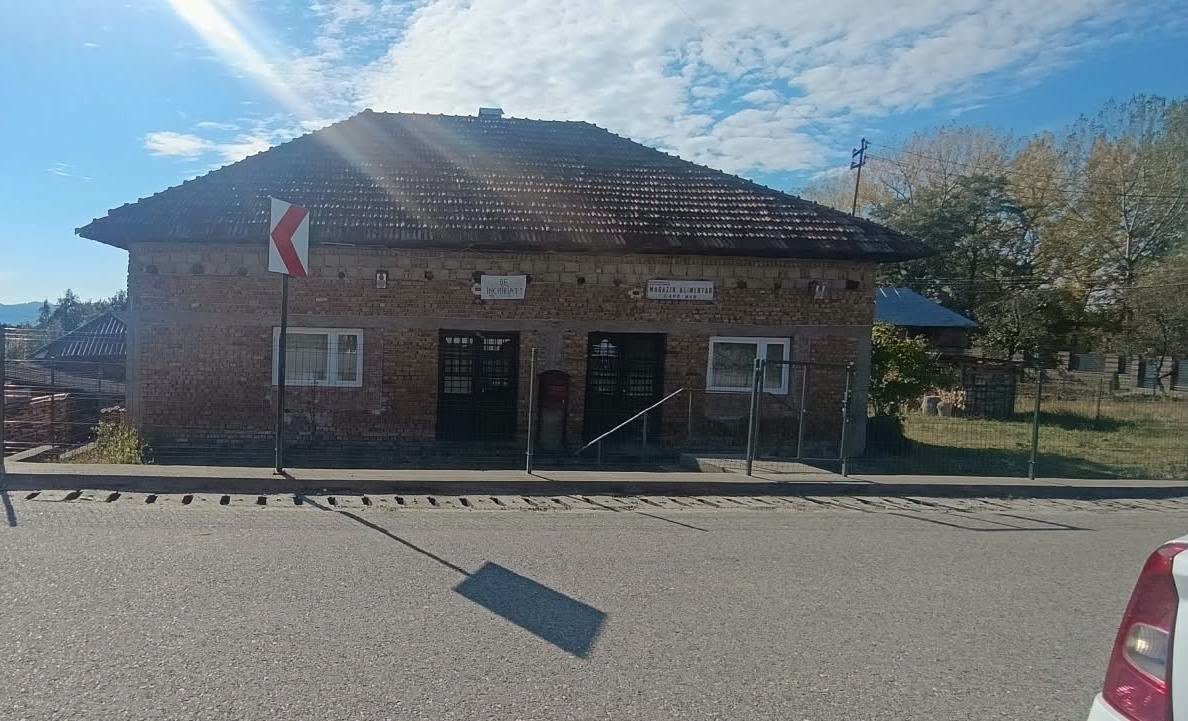 spatiu-comercial-de-inchiriat-in-centru-sat-cerbureni-com-valea-iasului-jud-arges-big-1