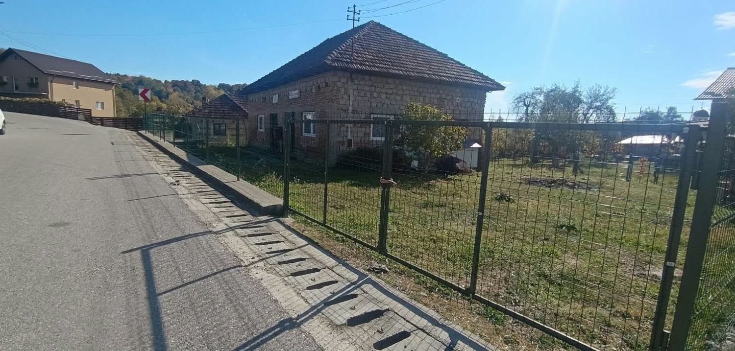 spatiu-comercial-de-inchiriat-in-centru-sat-cerbureni-com-valea-iasului-jud-arges-big-2