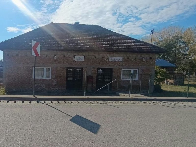spatiu-comercial-de-inchiriat-in-centru-sat-cerbureni-com-valea-iasului-jud-arges-small-1