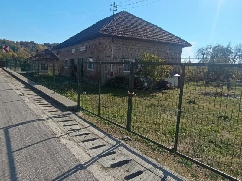 spatiu-comercial-de-inchiriat-in-centru-sat-cerbureni-com-valea-iasului-jud-arges-small-2