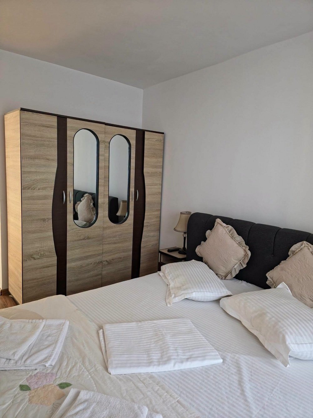 de-inchiriat-apartament-modern-in-curtea-de-arges-big-2