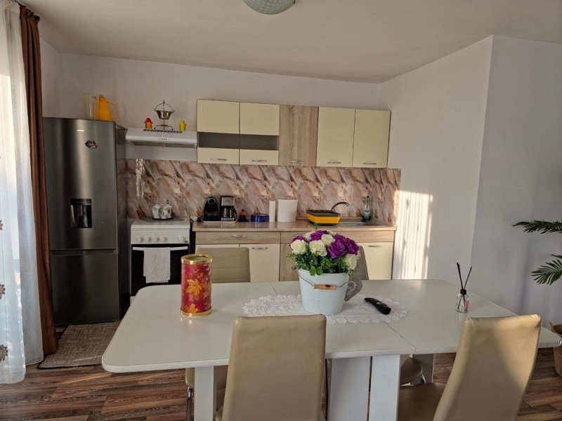 de-inchiriat-apartament-modern-in-curtea-de-arges-small-1