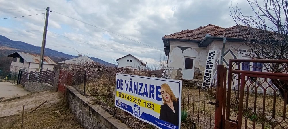 casa-de-vanzare-cu-teren-3000-mp-in-corbi-jud-arges-big-2