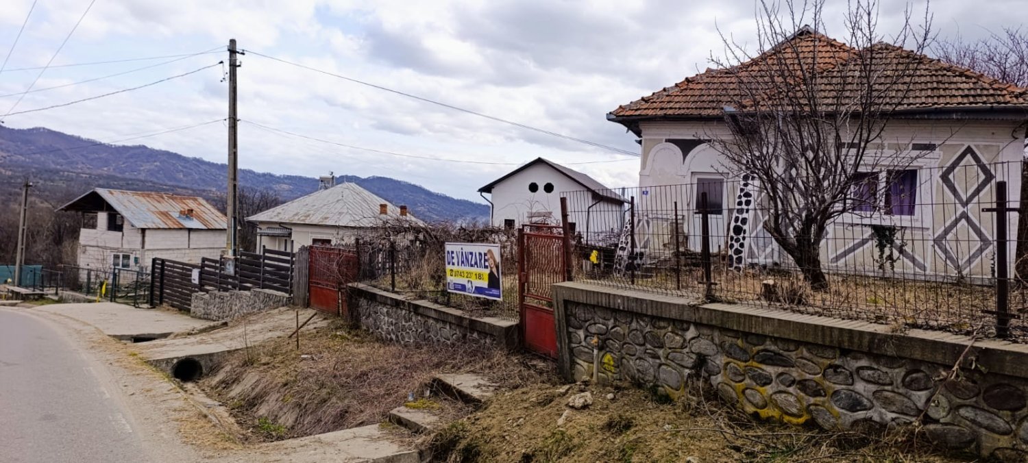 casa-de-vanzare-cu-teren-3000-mp-in-corbi-jud-arges-big-0