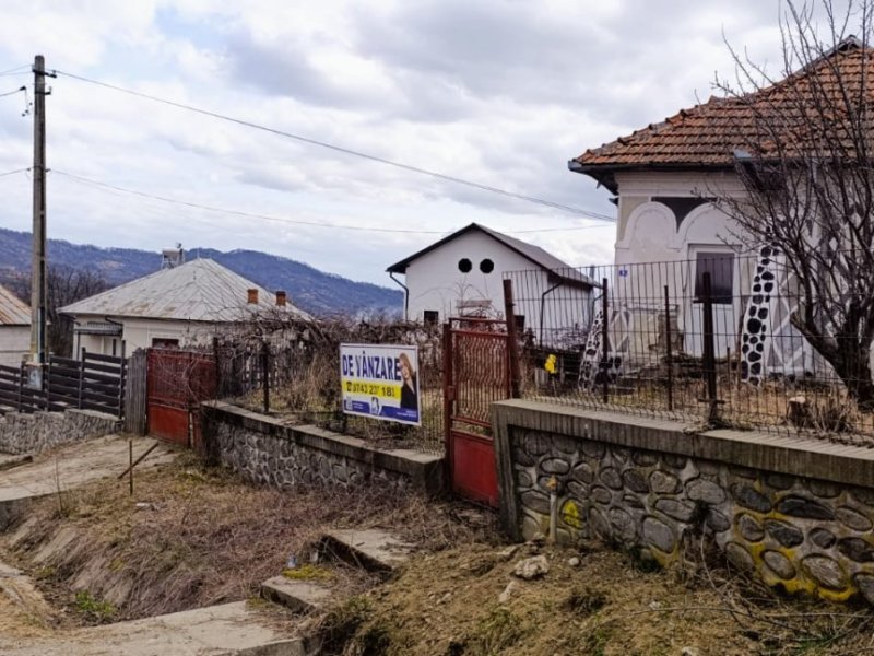 casa-de-vanzare-cu-teren-3000-mp-in-corbi-jud-arges