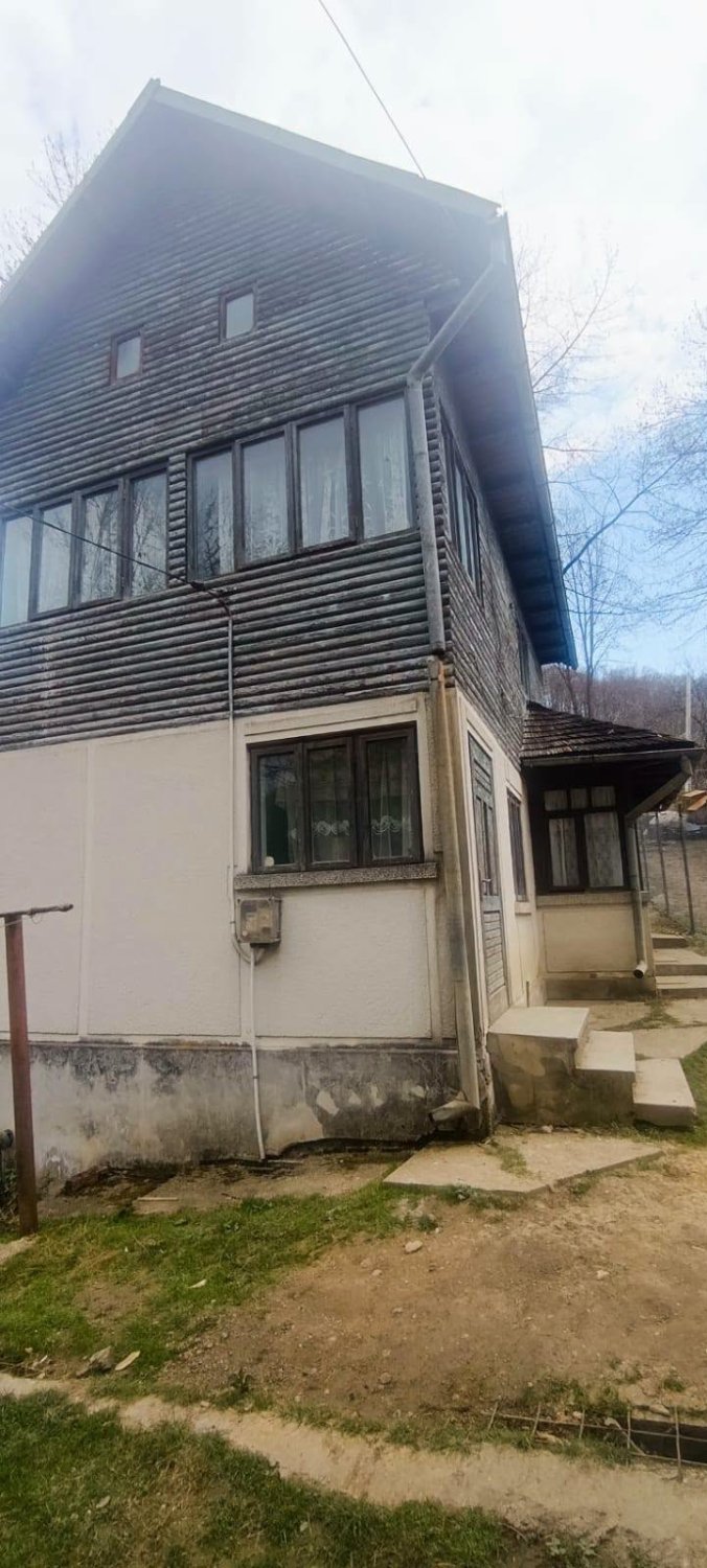 casa-de-vanzare-pe-cu-287-mp-teren-in-bradet-jud-arges-big-0