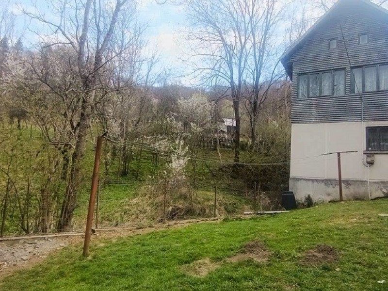 casa-de-vanzare-pe-cu-287-mp-teren-in-bradet-jud-arges-small-1