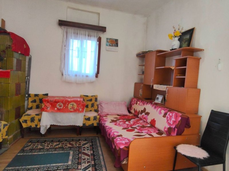 vanzare-urgenta-garsoniera-in-centrul-vechi-din-curtea-de-arges-pret-27000-eur-small-1